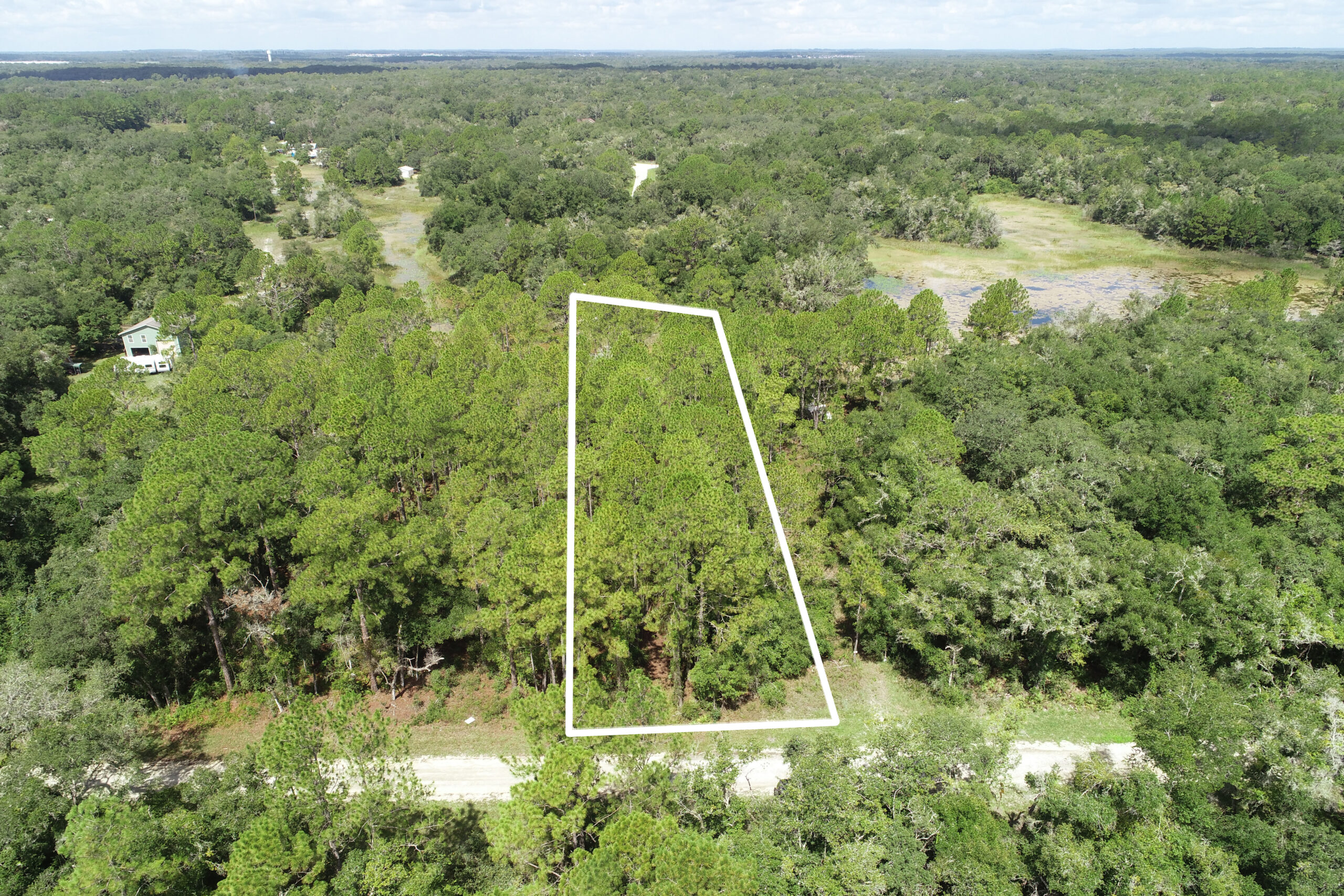 0.6 Acres of Waterfront Paradice In Webster, FL